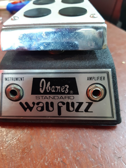 IBANEZ Vintage 70s Wau Fuzz Pedal Black /White - vibrato